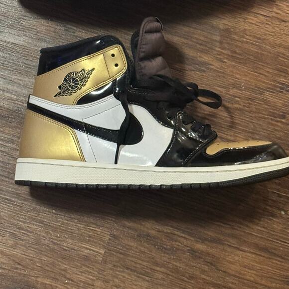 Air Jordan 1 Retro High OG Gold Toe Black White Size 11 (2017) main image 7